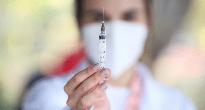 Covid-19. Brasil atinge 80% da população acima de 18 anos com 1ª dose de vacina