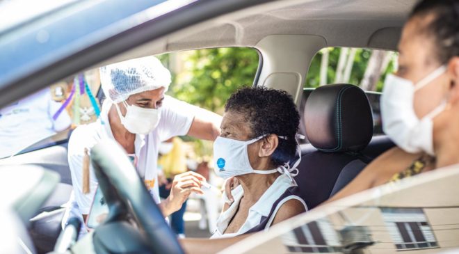 Covid-19. A cobertura vacinal com 1ª dose chega a 92% em Salvador…