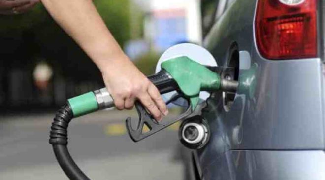 Gasolina está mais cara nas refinarias a partir de hoje; diesel não foi reajustado