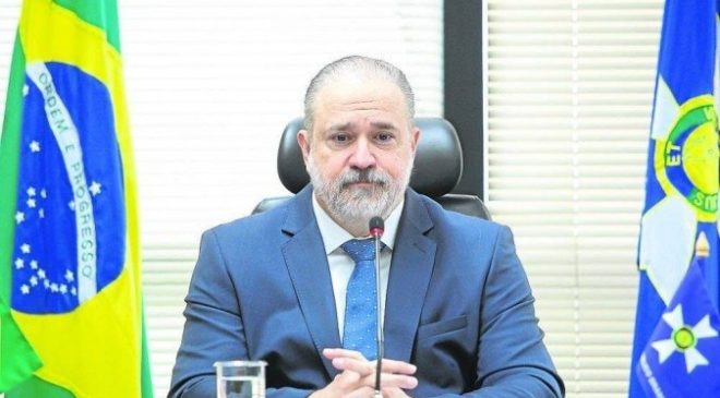 Aras abre investigação contra Bolsonaro, após ultimato do STF