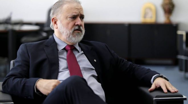 PGR não será instrumento de briga política, diz Aras ao assumir segundo mandato