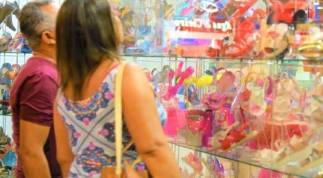 Intenção de consumo das famílias tem terceira alta seguida em agosto