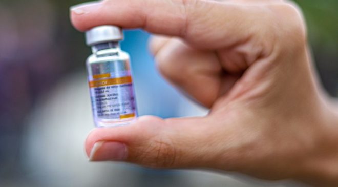 Estudo diz que vacinados com CoronaVac têm 74% menos chance de morte