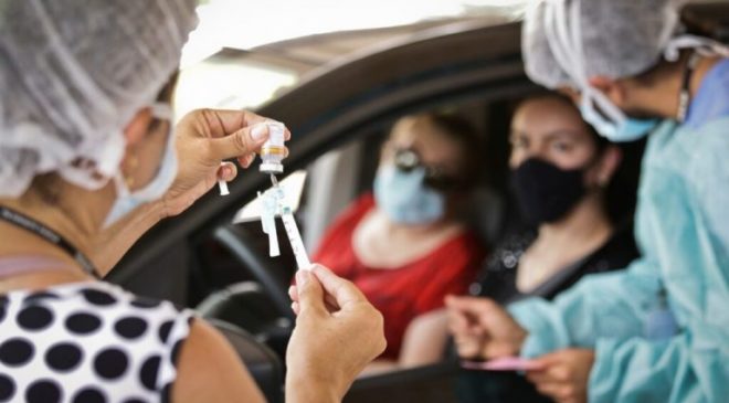 Covid-19. Especialista alerta que mesmo vacinado é preciso manter cuidado