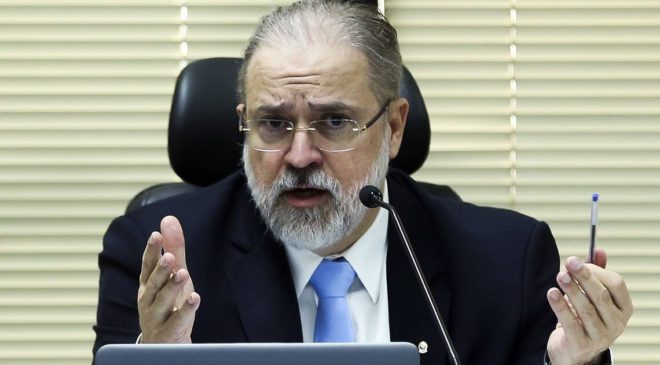 Senadores apresentam notícia-crime contra Aras no STF por omissão