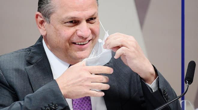 Ricardo Barros acusa CPI de afastar empresas de vacinas, gera revolta de parlamentares