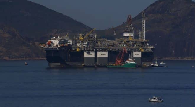 Justiça proíbe a Petrobras de ampliar escalas de trabalho de funcionários