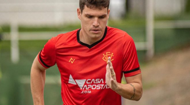 Vico sofre nova lesão muscular e vai ficar dois meses sem atuar