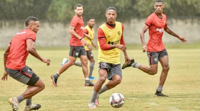 Vitória continua treinando para o confronto Náutico