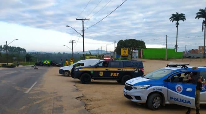 BR-116: trechos interditados por caminhoneiros são desbloqueados pela polícia