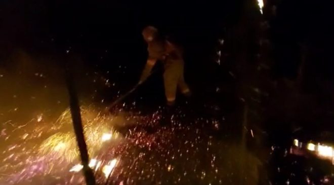 Brigadistas passam noite no combate a incêndio na Chapada