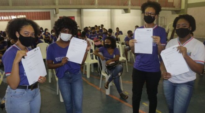 Programa de Aprendizagem Profissional insere mais de 100 estudantes no mundo do trabalho