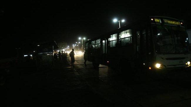 Salvador ficou no escuro por alguns minutos, e muita chuva na madrugada….