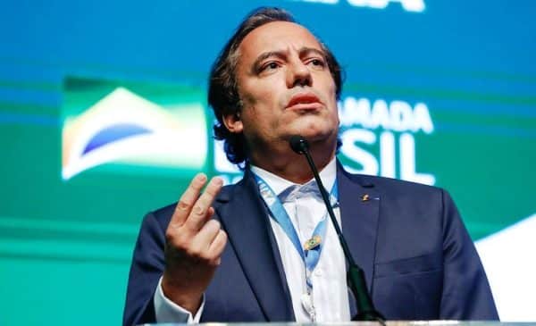 Presidente da Caixa testa positivo para covid-19 após retornar de Nova York