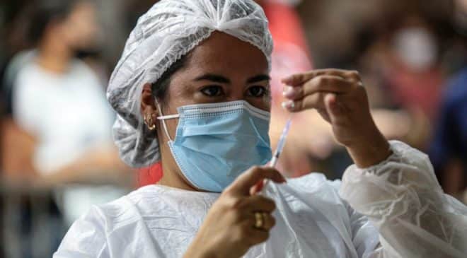 A Covid-19 na Bahia. Em todo o estado foi registrado uma queda de quase 50%  em 24h