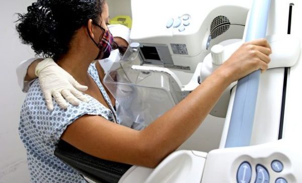Outubro Rosa: governo baiano oferecerá mais de 14 mil mamografias