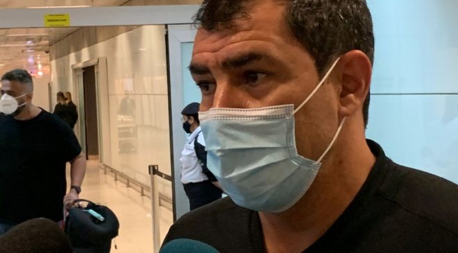 Carille já está no Brasil e já fala como técnico do Santos