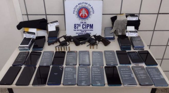 Em Teixeira de Freitas, PM recupera 40 celulares com adolescente e comparsa