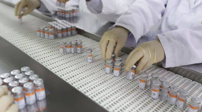 Anvisa suspende a distribuição de 12 milhões de doses da Coronavac