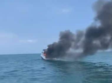 Lancha pega fogo em Ilha de Maré; 4 pessoas são resgatadas