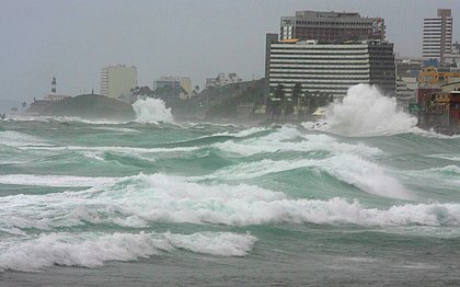 Alerta da Marinha. Perigo o mar vai ficar agitado, com ondas de até 3,5 metros em Salvador