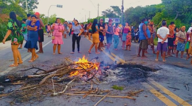 Em Porto Seguro os Pataxós protestam contra derrubada de barracas e ‘marco temporal’
