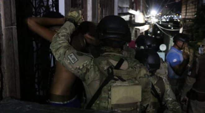 Fogem da policia e fazem reféns…Segundo sequestro em Cidade Nova com 7 reféns e 5 criminosos é encerrado