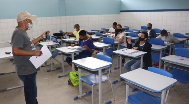 Professores da rede estadual são contemplados com aumento de carga horária, e acréscimo no valor do salário