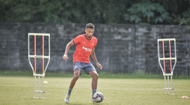 Guilherme Rend está de volta ao elenco do Vitória e pode jogar, contra o Operário-PR