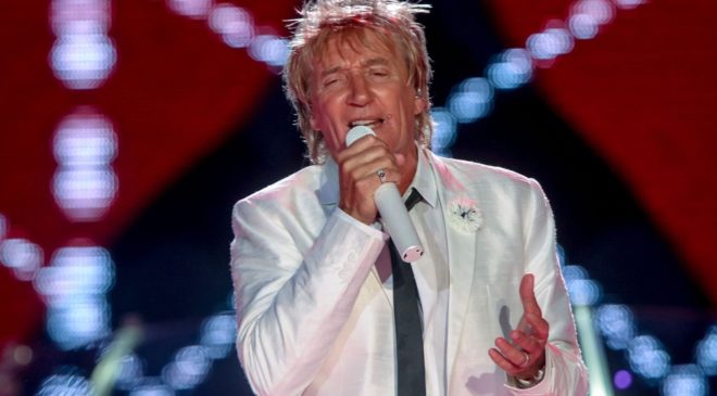 Rod Stewart este fantástico cantor e compositor, com sua famosa voz rouca, canta neste vídeo, com Amy Belle – I Don’t Want to Talk About It (Tradução)
