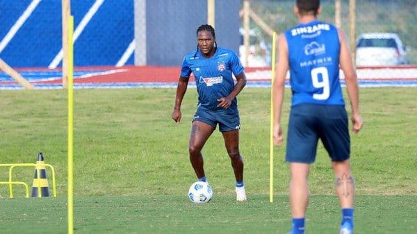 Rodallega deve ser o substituto de Gilberto, e cobra apoio da torcida