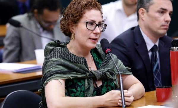 PF intima novamente Carla Zambelli por causa de inquérito das fake news
