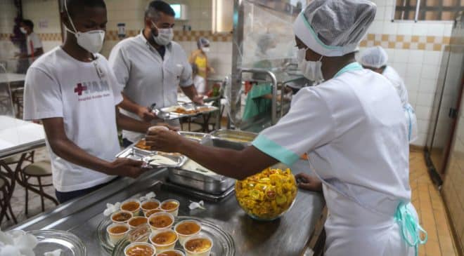 Setor de serviços lidera oferta de vagas de emprego em Salvador