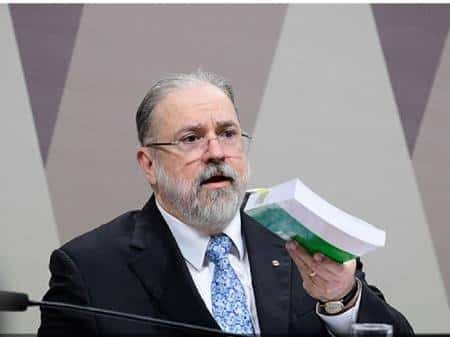 CPI: Aras abre investigação preliminar contra Bolsonaro