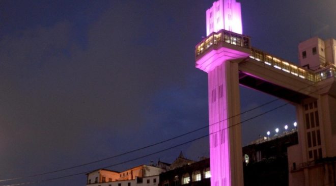 Outubro Rosa: Elevador Lacerda e Farol da Barra terão iluminação temática a partir desta sexta