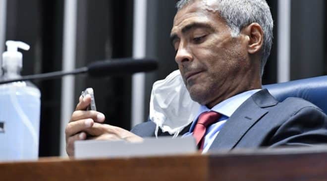 Romário diz que prefere Bolsonaro a Lula e opina que antes “o país estava uma merda”