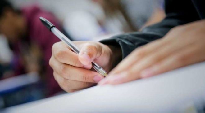 Redação do Enem aborda “invisibilidade e registro civil”