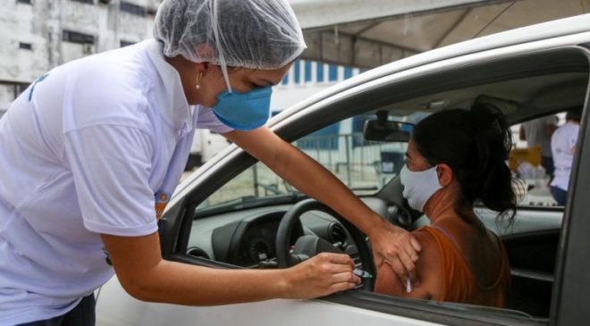 Vacinação contra Covid-19 . Em Salvador segue com aplicação de 1ª, 2ª e dose de reforço na quarta-feira