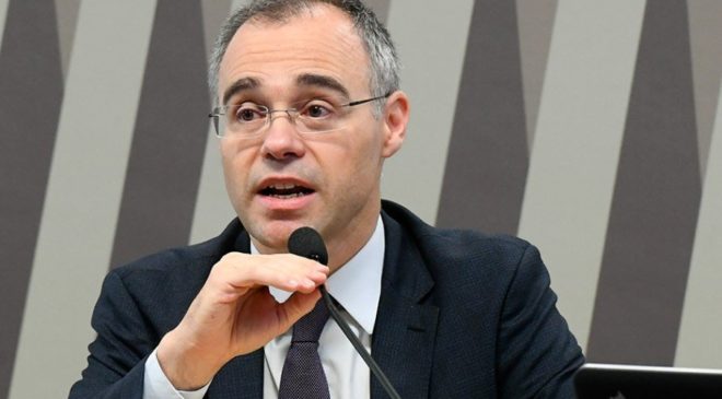Alcolumbre marca sabatina de André Mendonça para quarta-feira