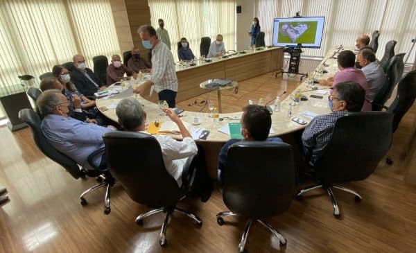 Feira: Prefeitura e Faeb debatem reativação do parque de exposições do município