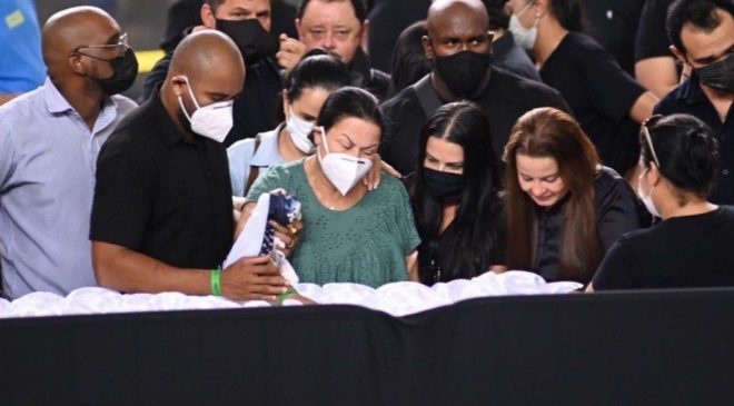 Velório de Marília é encerrado e sepultamento é só para familiares