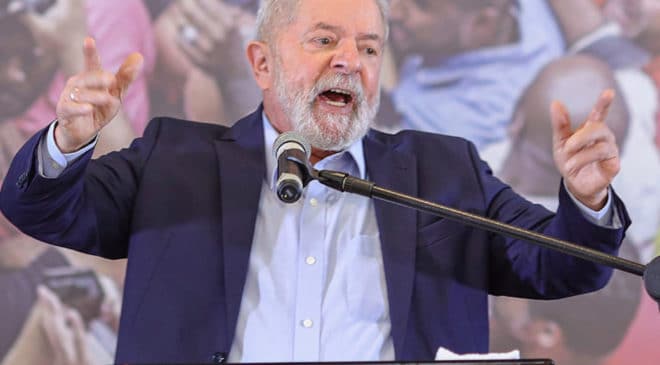 Lula é aplaudido de pé em conferência no Parlamento Europeu; veja vídeo