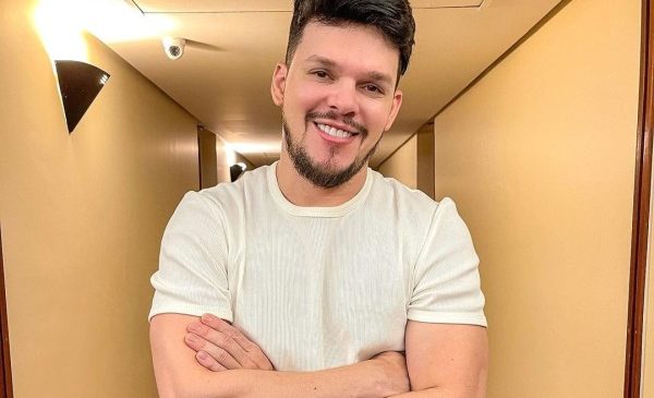 Cantor sertanejo Thiago Costa passa por cirurgia após sofrer acidente com lancha