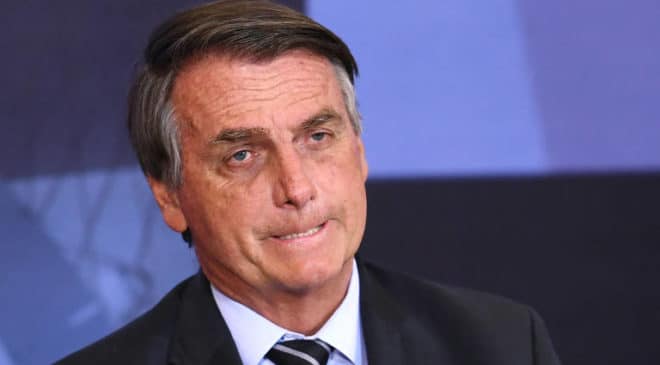 Moraes abre inquérito contra Bolsonaro por associar Aids a vacinas contra Covid