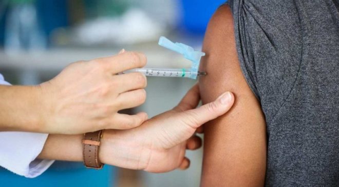 Conselho Nacional de Saúde faz alerta sobre falta de dinheiro para a continuidade da vacinação contra covid-19