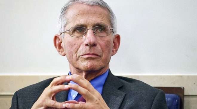 Reforço específico contra Ômicron não é necessário agora, diz Fauci
