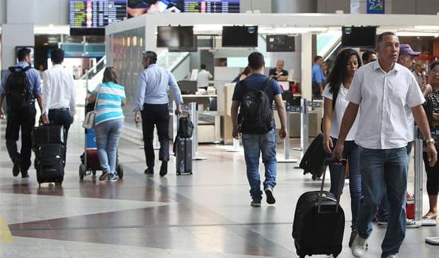 Governo do Estado e Prefeitura de Salvador iniciam testagem e vacinação contra a Covid-19 no aeroporto da capital