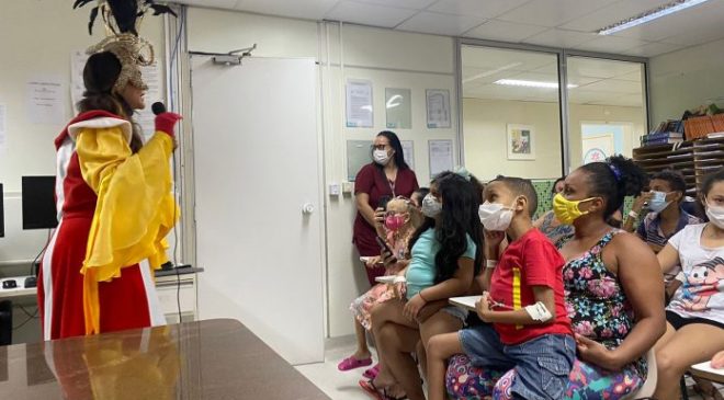 Crianças internadas no HGRS recebem show de mágica de Gilmelândia e visita do Papai Noel