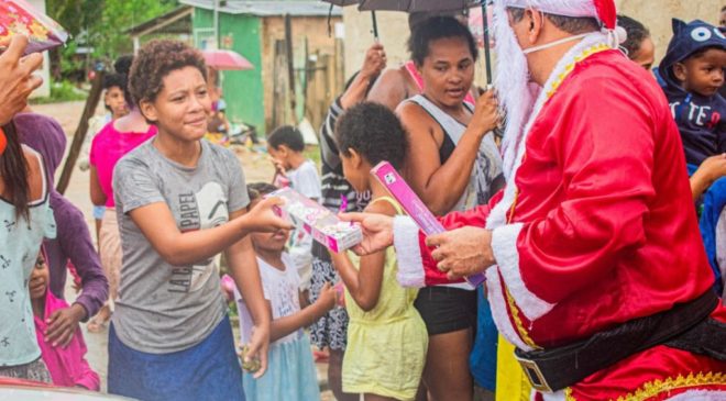 Papai Noel do CBMBA leva brinquedos para criancas em Itamaraju Fotos e video Corpo de BombeirosBA6 1024x673 1 » Metropolitano News