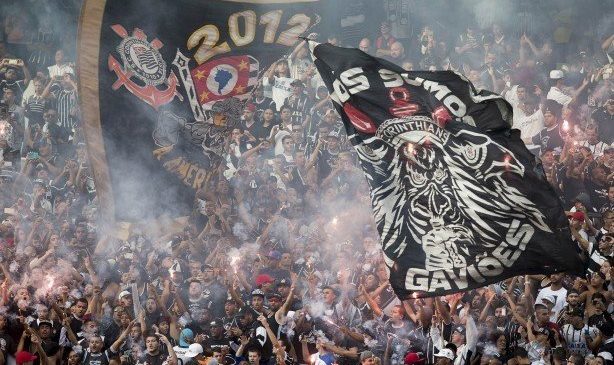 Torcida Do Corinthians exige que o time rebaixe O Grêmio domingo na Neo Química Arena